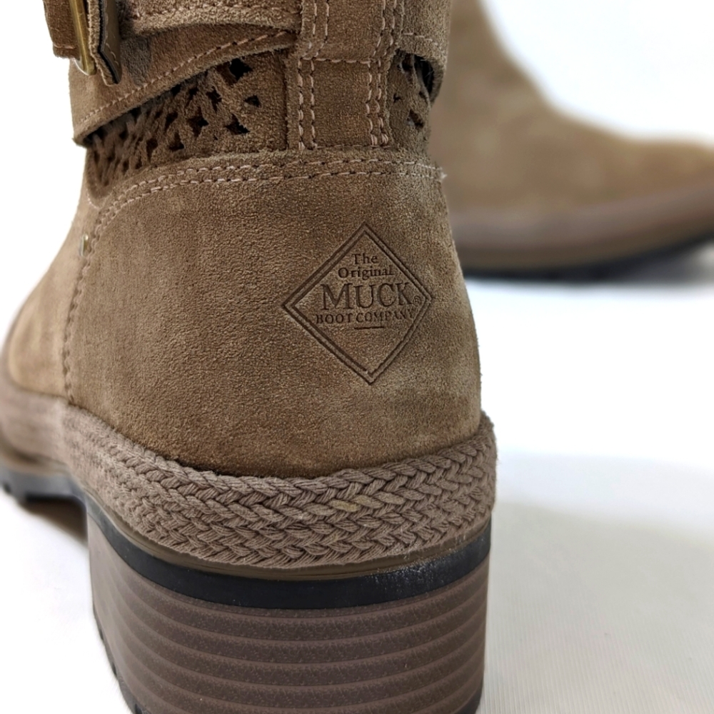 Sold - The Original Muck Boot - Picture 3 of 12